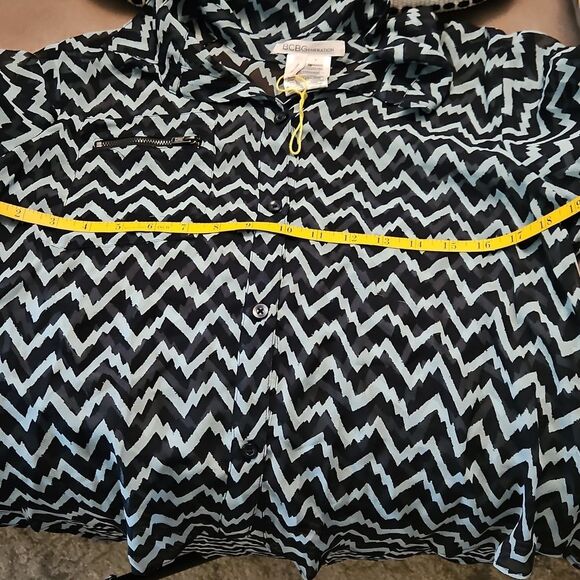 BCBGeneration chevron print top size Large - Picture 9 of 10
